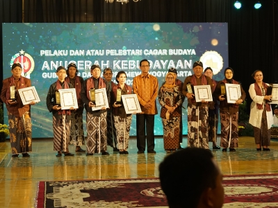 Penyerahan Penghargaan Anugerah Kebudayaan DIY 2022 Kategori Pelestari dan atau Pelaku Warisan Budaya dan Cagar Budaya